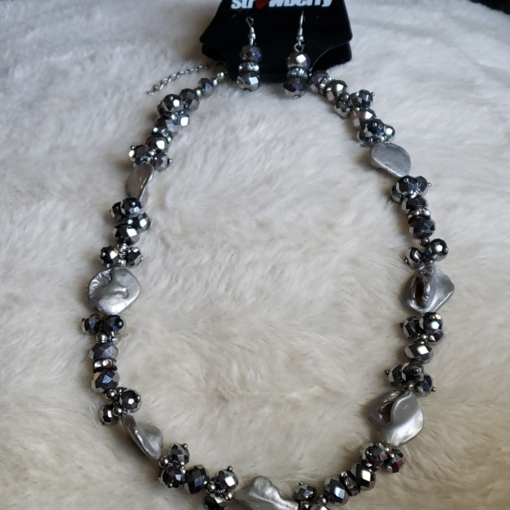 NWT Necklace and Earring Set